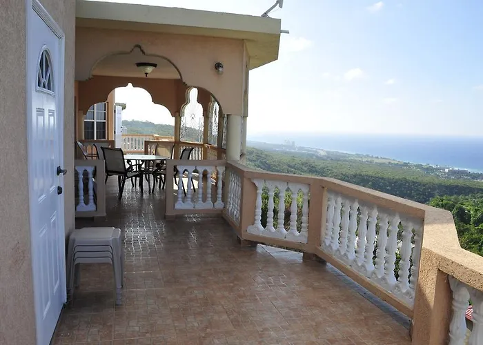 Sea View Heights Pensión 4*